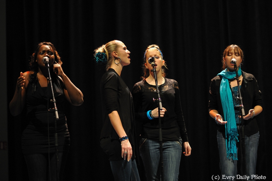 Evry Daily Photo - Telethon Evry 2010 - Concert Evry University Gospel - large - 5244055270.jpg